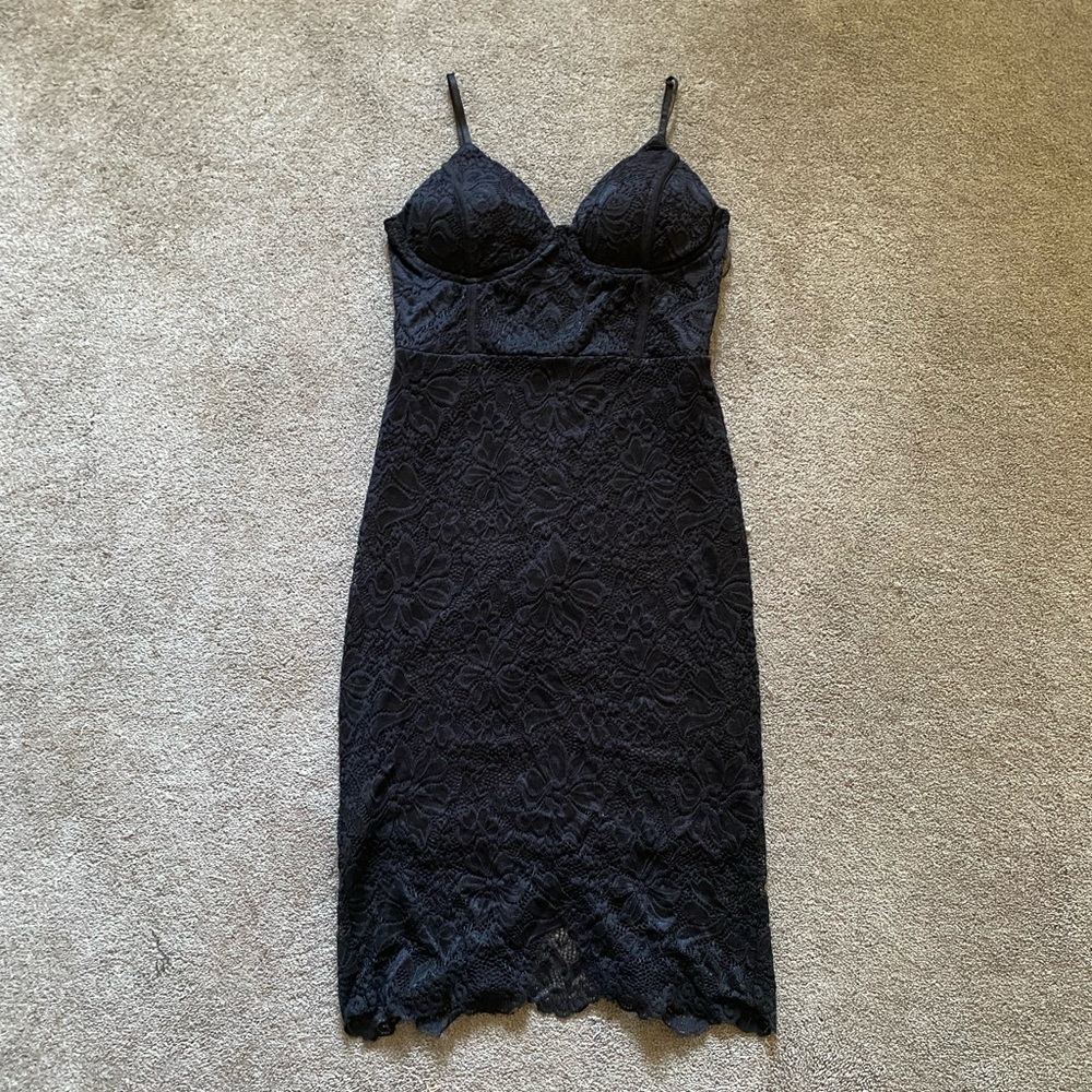 Lulu’s Lace Bodycon Dress